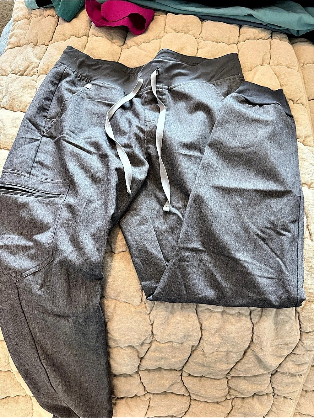 FIGS Women's Zamora Jogger Scrub Pant Graphite